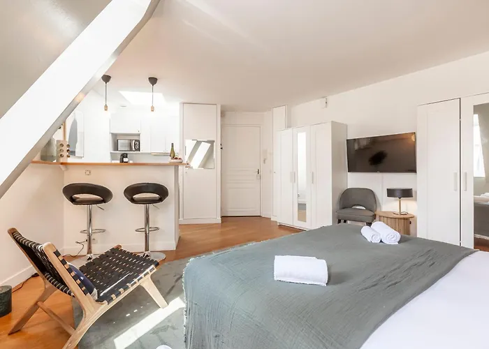 Sweett - Avenue Hoche Apartman